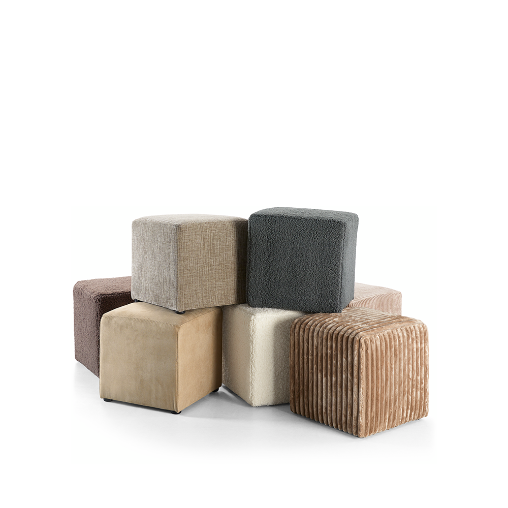 🖤 Tijdloos en strak: de kracht van de vierkante poef